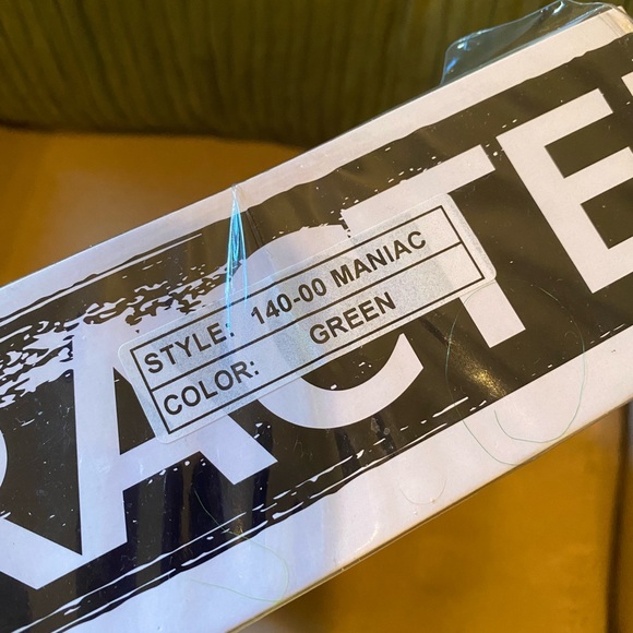 Green Curly Short Wig - Picture 2 of 3